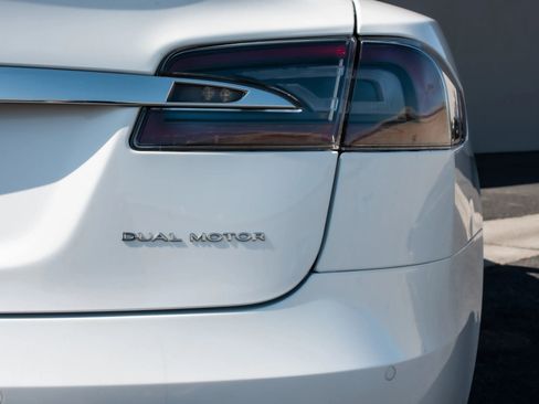 Used 2021 Tesla Model S Long Range Plus image 31