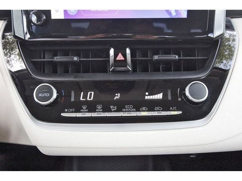 Used 2025 Toyota Corolla LE FWD image 29