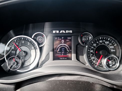 Used 2024 RAM 2500 Big Horn w/ Sport Appearance Package image 21