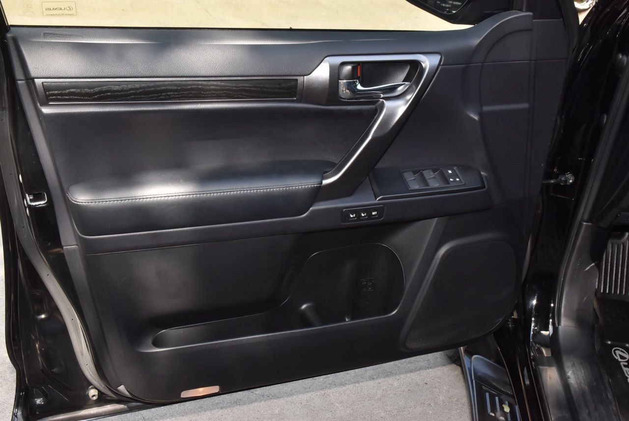 Used 2023 Lexus GX 460 w/ Black Line Special Edition AWD/4WD image 36