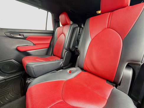 Used 2021 Toyota Highlander XSE FWD image 25