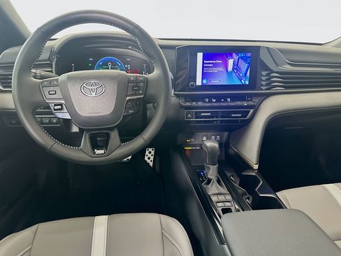 Used 2025 Toyota Camry SE image 22