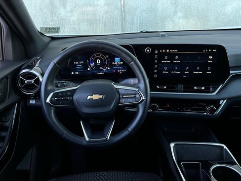 Used 2025 Chevrolet Equinox LT image 13