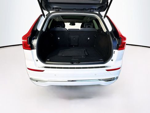 Used 2023 Volvo XC60 B5 Plus image 26