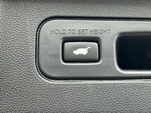 Used 2025 Honda Pilot Touring image 20