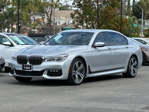 Used 2019 BMW 750i w/ M Sport Package image 7