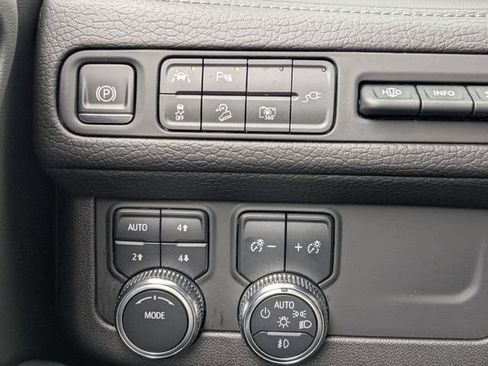 Used 2022 GMC Yukon Denali AWD/4WD image 24