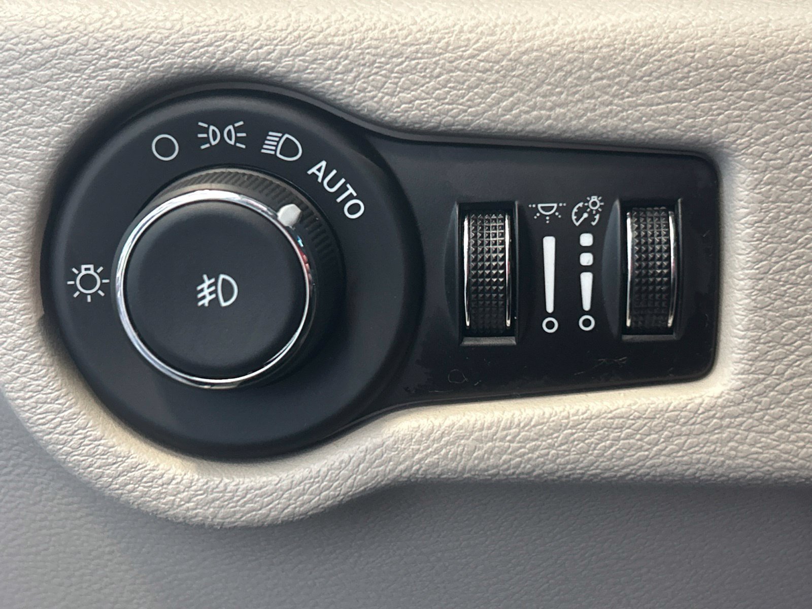 Used 2024 Chrysler Pacifica Touring-L FWD image 20