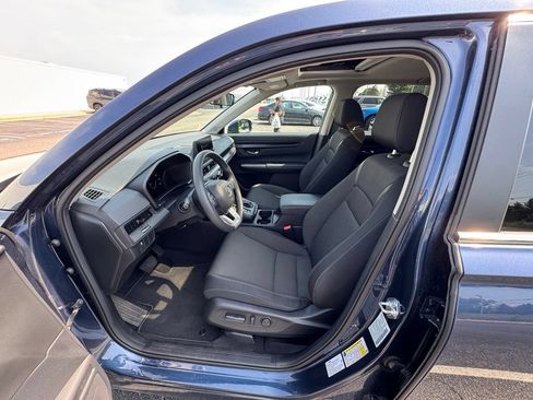 Used 2025 Honda CR-V EX image 3