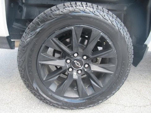 Used 2017 Chevrolet Silverado 1500 Custom w/ Custom Convenience Package RWD image 8