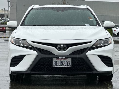 Used 2018 Toyota Camry SE w/ Moonroof Package image 10