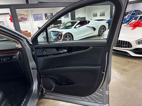 Used 2022 Lincoln Nautilus Reserve w/ Luxury Package image 40