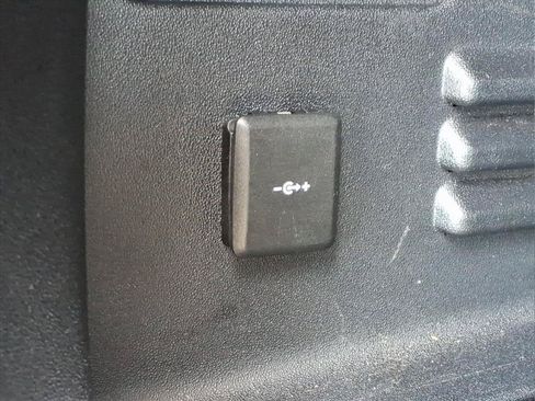 Used 2025 Land Rover Defender 110 S AWD/4WD image 13