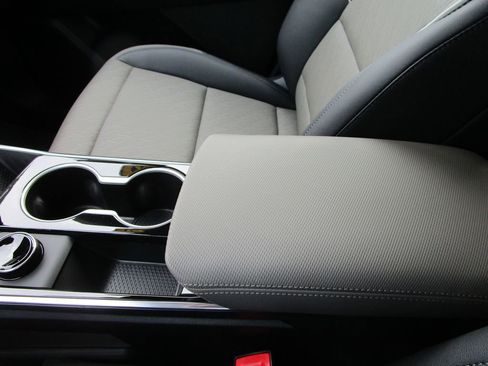 New 2026 Chevrolet Equinox LT w/ Convenience Package II image 30