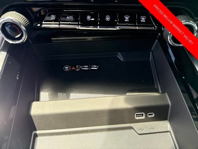Used 2025 Chevrolet Tahoe Premier AWD/4WD image 21