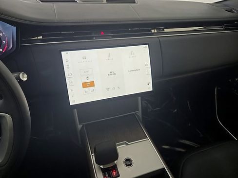 New 2025 Land Rover Range Rover SE AWD/4WD image 16