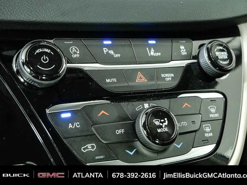 Used 2024 Chrysler Pacifica Touring-L FWD image 15