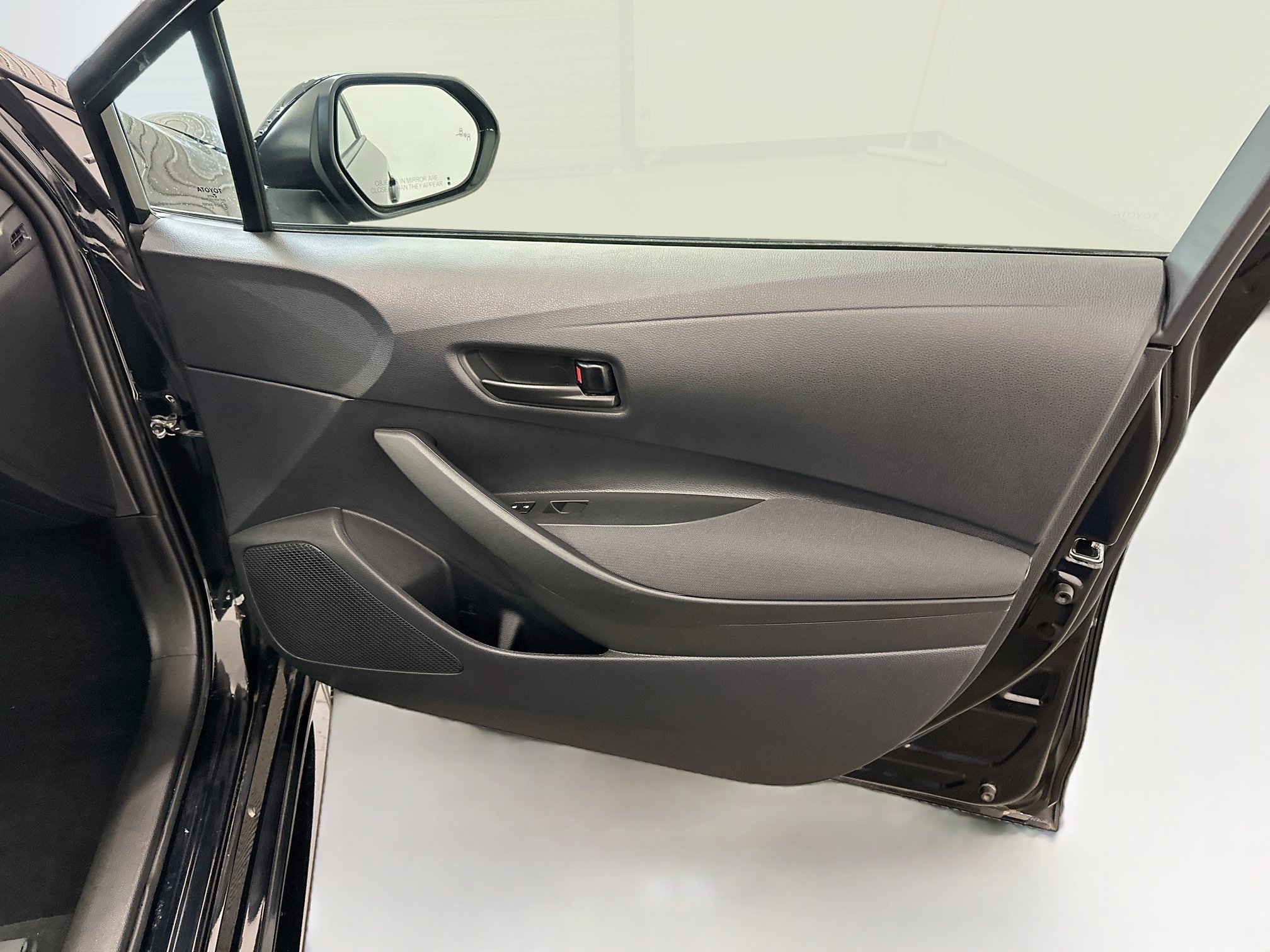 Used 2026 Toyota Corolla LE FWD image 33