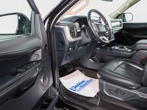 Used 2022 Ford Expedition XLT image 3