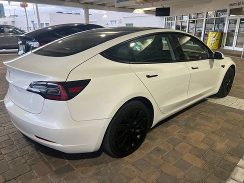 Used 2022 Tesla Model 3 Standard Range RWD image 5