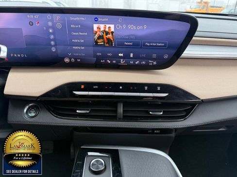 Used 2025 Buick Enclave Preferred image 22