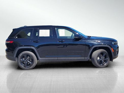Used 2023 Jeep Grand Cherokee Limited w/ Black Appearance Package image 3