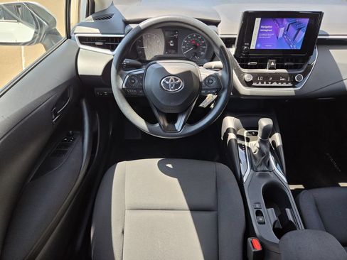 Used 2025 Toyota Corolla LE FWD image 14