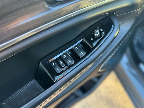 Used 2021 Jeep Grand Cherokee L Overland w/ Advanced Protech Group III image 16