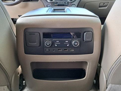 Used 2019 Chevrolet Suburban Premier AWD/4WD image 28
