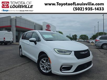 Used 2023 Chrysler Pacifica Touring-L