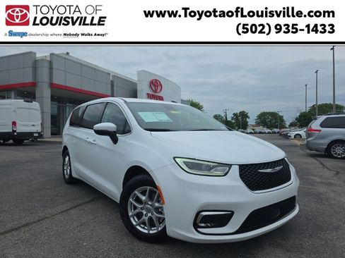 Used 2023 Chrysler Pacifica Touring-L FWD image 1