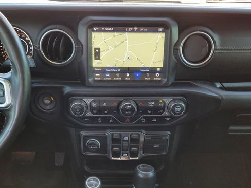 Used 2020 Jeep Gladiator Overland AWD/4WD image 16