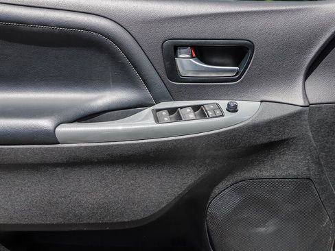 Used 2017 Toyota Sienna SE FWD image 27
