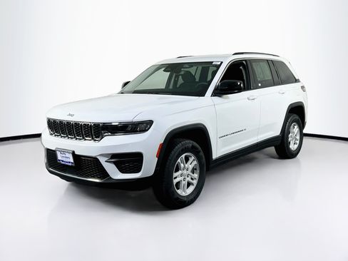 Used 2023 Jeep Grand Cherokee Laredo AWD/4WD image 1