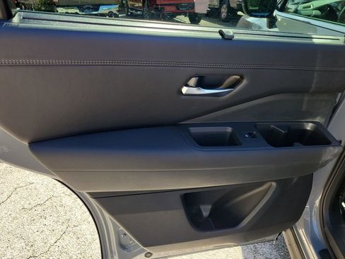 New 2026 Nissan Pathfinder Platinum image 13