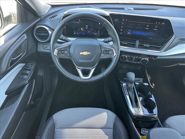 Used 2025 Chevrolet Trax LT w/ Driver Confidence Package FWD image 15