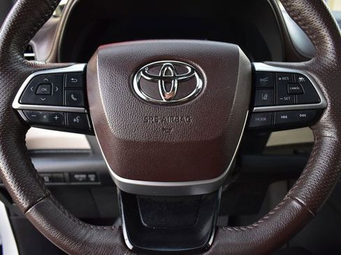 Used 2022 Toyota Sienna Platinum image 27