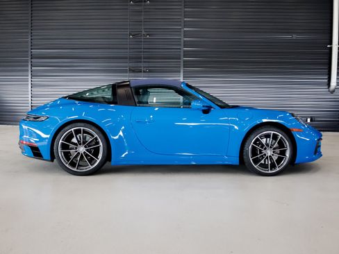 Certified 2022 Porsche 911 Targa 4S AWD/4WD image 11