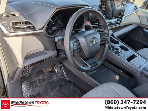 Used 2024 Toyota Sienna LE image 16