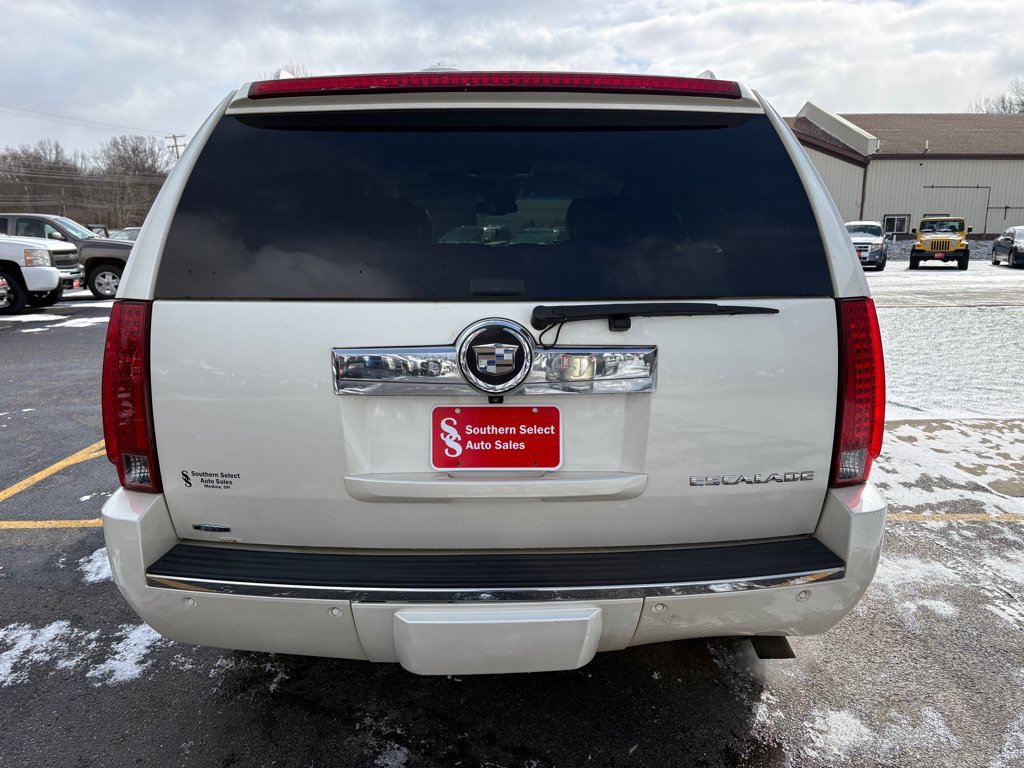 Used 2007 Cadillac Escalade AWD w/ Information Package image 7