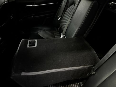 Used 2019 Toyota Camry FWD image 30