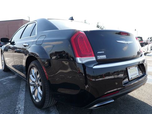 Used 2018 Chrysler 300 Limited image 7