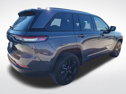 Used 2023 Jeep Grand Cherokee Altitude image 38