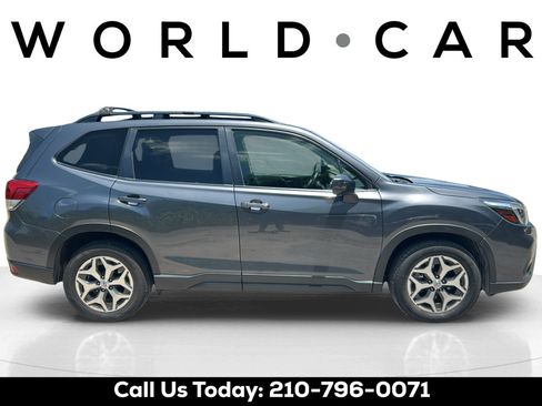 Used 2021 Subaru Forester Premium AWD/4WD image 8