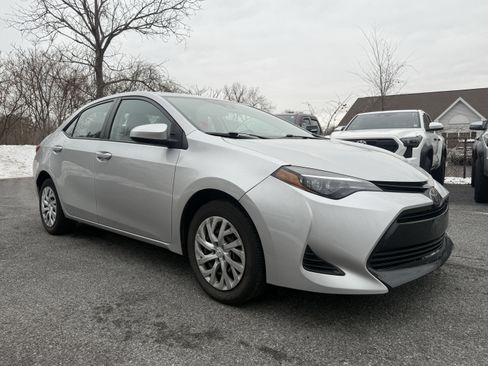 Used 2019 Toyota Corolla LE image 8