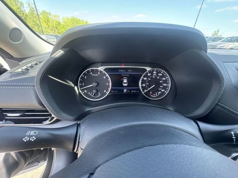 Used 2025 Nissan Sentra SV FWD image 15