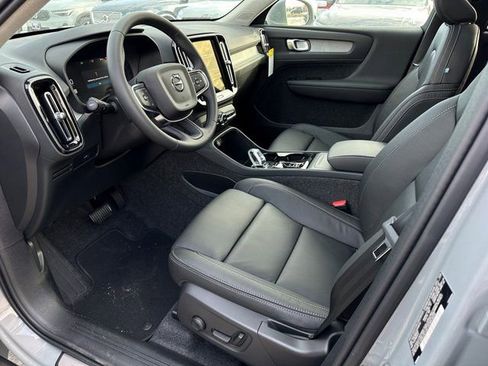 New 2025 Volvo XC40 B5 Plus w/ Climate Package image 18