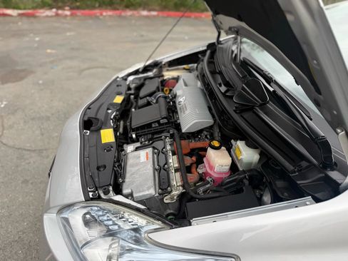 Used 2011 Toyota Prius Three w/ Navigation Pkg image 17