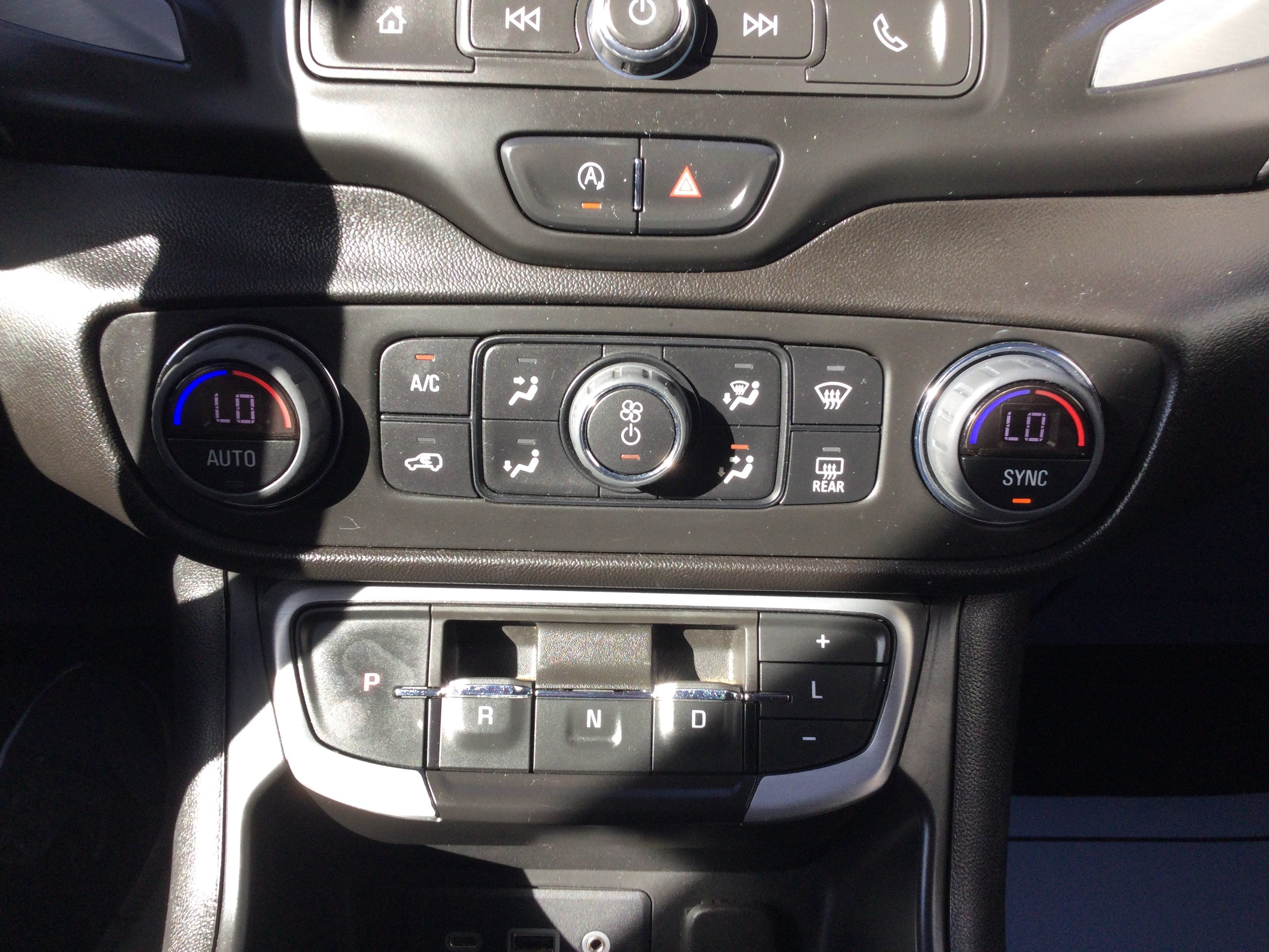 Used 2023 GMC Terrain SLE w/ Driver Convenience Package AWD/4WD image 14