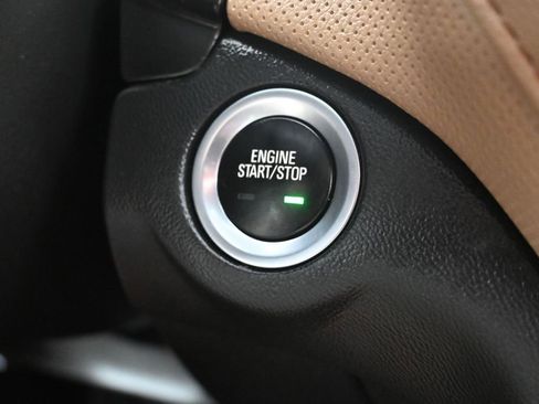 Used 2022 Chevrolet Equinox Premier FWD image 23